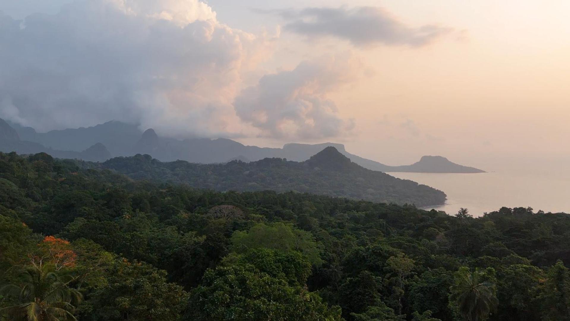 World'S View Wild Camping Salaszoi, Principe Island Santo António 외부 사진